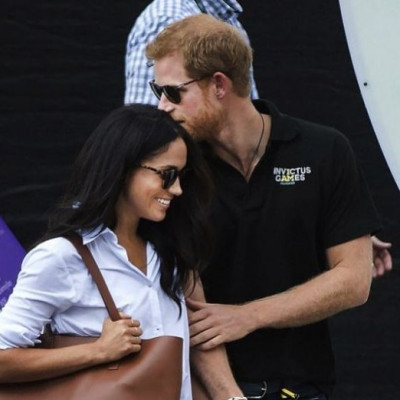 Οι φωτογραφίες από την πρώτη επίσημη εμφάνιση του πρίγκιπα Harry & της Meghan Markle