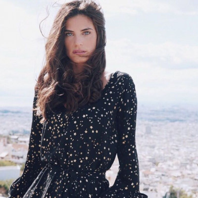 Είναι ή δεν είναι έγκυος; Δες την Χριστίνα Μπόμπα με αποκαλυπτικό outfit