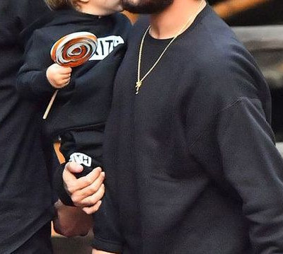 Ζητά να γίνει τεστ DNA πατρότητας και η σύζυγός του αρνείται - Ο διάσημος μπαμπάς ανησυχεί