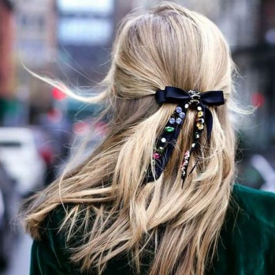 Αποθέωσε την εμφάνισή σου με εντυπωσιακά χτενίσματα για να λάμψεις τις ημέρες των γιορτών