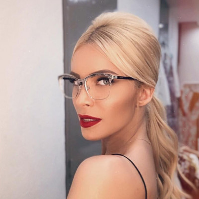 Λεκές από κραγιόν στα ρούχα σου; Yπάρχουν 4 διαφορετικοί τρόποι να τον αφαιρέσεις