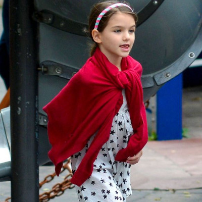 Πόσο καιρό είχαμε να τη δούμε! Η Suri Cruise έχει μεγαλώσει πολύ και είναι μια κούκλα