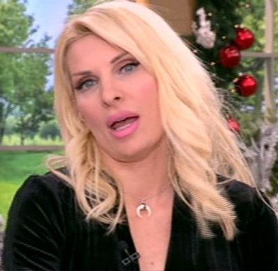 Μαραθώνιος για την Ελένη! Πέντε ώρες στον αέρα-Δεν άντεξε με το τακούνι κι έβαλε σαγιονάρες