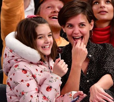 Katie Holmes: Αχώριστη με τη Suri, ενώ οι φήμες για εγκυμοσύνη όλο και φουντώνουν (pics)