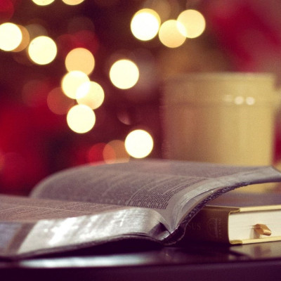Τα βιβλία που πρέπει να διαβάσεις τα Χριστούγεννα
