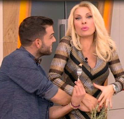 Ελένη: Ο μάγειρας χάιδεψε την κοιλίτσα της και... «Δεν μπορώ να πω ψέματα»!