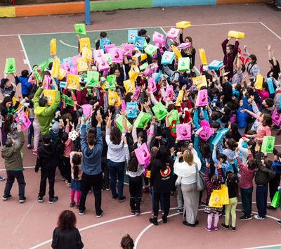 Είναι υπέροχο να ξυπνάς, να πηγαίνεις στο σχολείο και να φεύγεις με ένα δώρο που δεν περίμενες