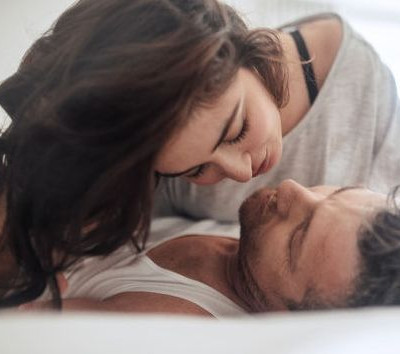 Το ένα και μοναδικό πράγμα που δεν πρέπει να κάνουν τα ζευγάρια πριν το σεξ, σύμφωνα με το γιατρό