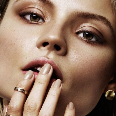 Τα nude νύχια δεν θα φύγουν ποτέ από τη μόδα...