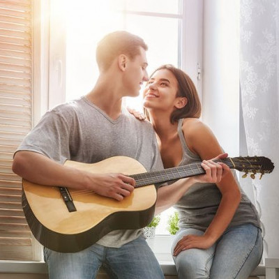 Ποια «δόση» σεξ μας κάνει πραγματικά ευτυχισμένους;