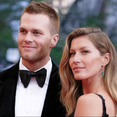 Ο σύζυγος της Gisele φιλά στο στόμα τον 11χρονο γιο του, προκαλώντας θύελλα αντιδράσεων (pics)