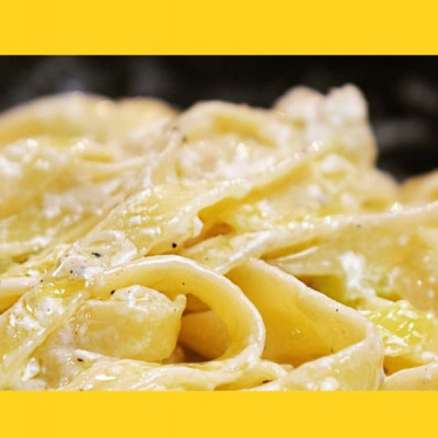 Ταλιατέλλες με ροκφόρ, πράσο, σέλερι και... μμμ!