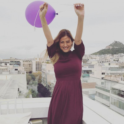 Η Δέσποινα Καμπούρη κάνει ποδήλατο στον Φλοίσβο και το απολαμβάνει