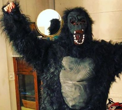 Δεν πάει το μυαλό σας ποια είναι η διάσημη Ελληνίδα τραγουδίστρια ντυμένη Κινγκ Κονγκ (pics)