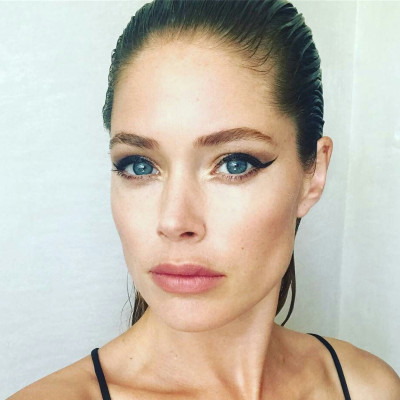 Δεν ξέρουμε πώς να νιώσουμε για αυτήν την εμφάνιση της Doutzen Kroes