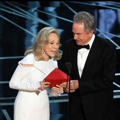 Κι όμως: Warren Beatty και Faye Dunaway θα ανακοινώσουν ΚΑΙ φέτος το Όσκαρ Καλύτερης Ταινίας!