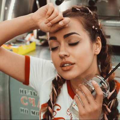 5 πράγματα που συμβαίνουν στο σώμα σου μετά από ένα τεράστιο γεύμα