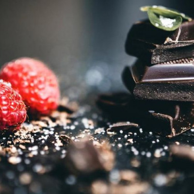 Chocolate lovers προσοχή: Ξέρατε πως η μαύρη σοκολάτα έχει περισσότερες θερμίδες από τη γάλακτος;