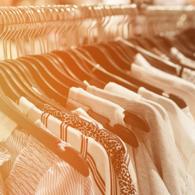 Αγοράσατε καινούρια ρούχα; Μην τα φορέσετε πριν τα πλύνετε!