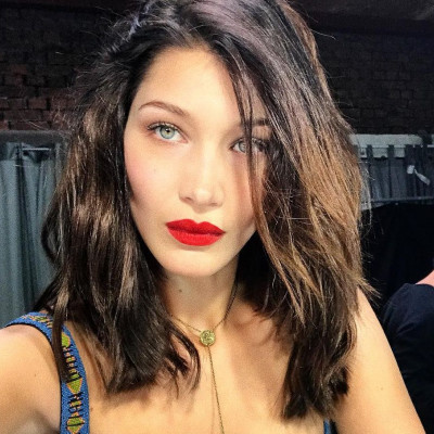 Αν έχεις κι εσύ πολύ λεπτά φρύδια, θα ταυτιστείς με τη Bella Hadid