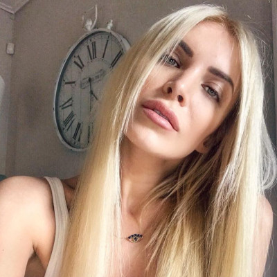 Η Κατερίνα Καινούργιου βάλθηκε να τρελάνει τον αντρικό πληθυσμό με το σέξι μπούστο της