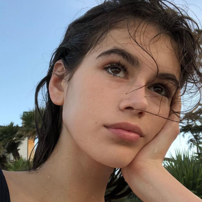 Η Kaia Gerber φόρεσε το πιο it μαγιό της φετινής σεζόν
