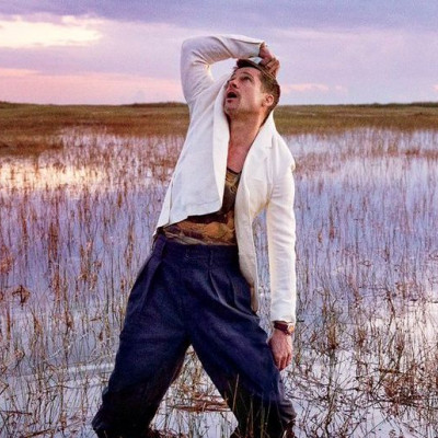 Επιτέλους συμβαίνει! Ο Brad Pitt έχει νέα σύντροφο και δεν είναι ψέμα