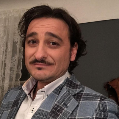 Βασίλης Χαραλαμπόπουλος: Βαμμένα κόκκινα αυγά