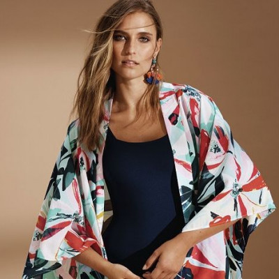 Bουτιά στην καρδιά του καλοκαιριού με τη νέα συλλογή Holiday από τα Marks & Spencer