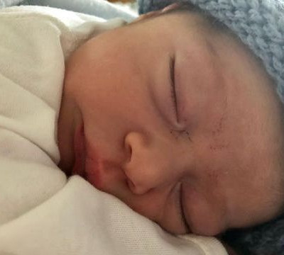 Η γνωστή σχεδιάστρια γέννησε το γιο της δύο μέρες μετά την απώλεια της γιαγιάς της