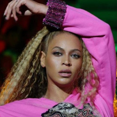 Πώς ο makeup artist της Beyoncé αφαιρεί τη λιπαρότητα από το πρόσωπό της