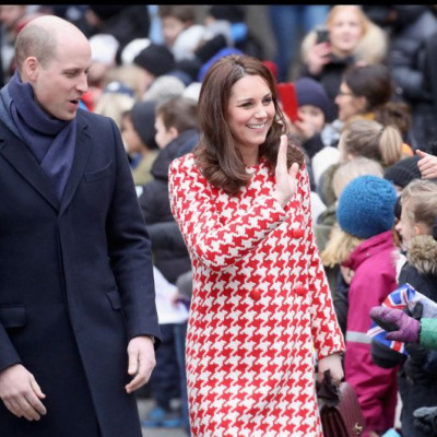 Γιατί όλοι έχουν φρικάρει με το φόρεμα της Kate Middleton, στην παρουσίαση του νέου πρίγκιπα;