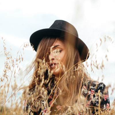 Πώς να βγάλεις τη γύρη των λουλουδιών από τα ρούχα σου