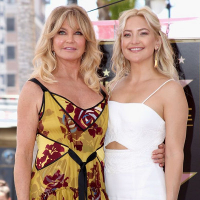 Οδηγός Αγοράς: 20 ρούχα και αξεσουάρ για να αγοράσεις στη μαμά σου για τη «Γιορτή της Μητέρας»