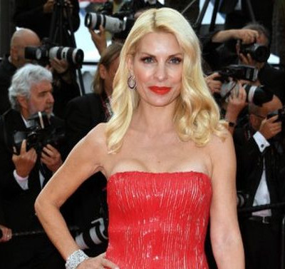 Μενεγάκη: Η εντυπωσιακή της εμφάνιση στο κόκκινο χαλί του Φεστιβάλ Κινηματογράφου στις Κάννες