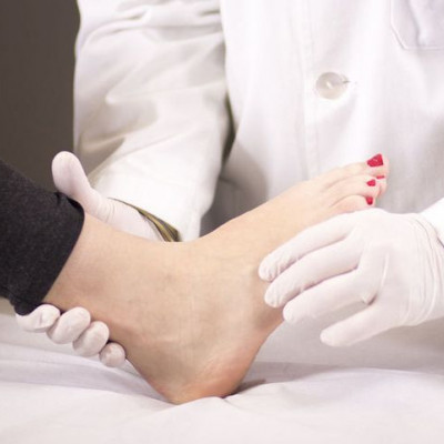 Ουρικό οξύ: Ποιες είναι οι φυσιολογικές τιμές - Ποια συμπτώματα δείχνουν ότι είναι αυξημένο