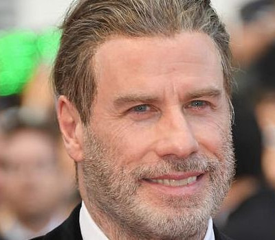 John Travolta: Σπάνια δημόσια εμφάνιση στο κόκκινο χαλί με τη σύζυγο και τα δύο παιδιά τους