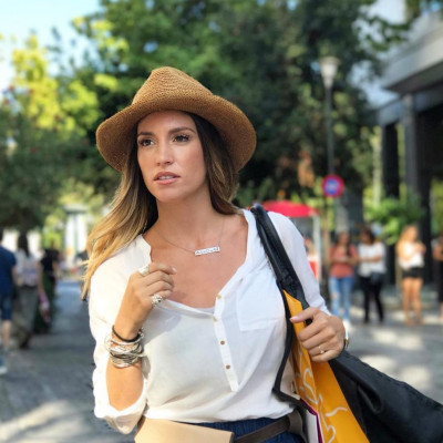 Είναι δυνατόν; Η Αθηνά Οικονομάκου μας δείχνει τους κοιλιακούς κι εμείς μένουμε άφωνοι