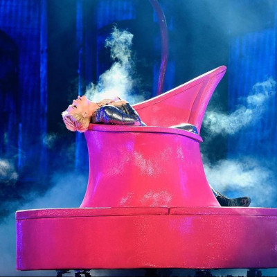 Μπράβο στη διάσημη τραγουδίστρια! Την κατηγόρησαν ότι γέρασε κι αυτή έδωσε την καλύτερη απάντηση