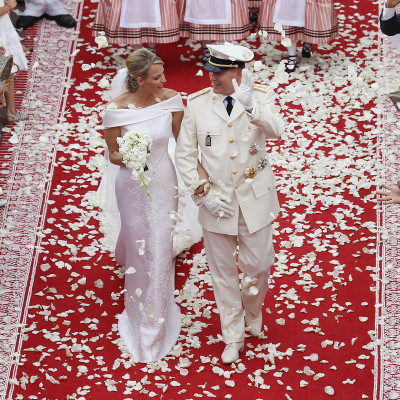 Τρία διάσημα νυφικά που μοιάζουν απίστευτα με αυτό που φόρεσε η Meghan Markle