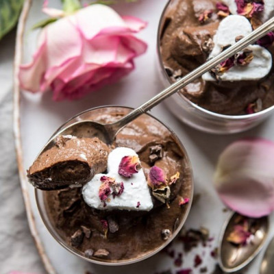 Light μους σοκολάτας με σπόρους chia