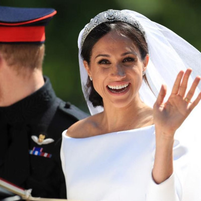 Γιατί η Meghan Markle πρέπει να υποκλίνεται μπροστά στην Kate Middleton;