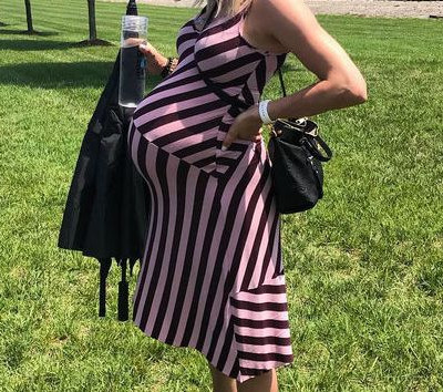 Ποζάρει με μαγιό στην 36η εβδομάδα της εγκυμοσύνης της και τρελαίνει το Instagram