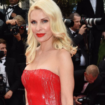 Τα σχόλια των κολλητών της Ελένης Μενεγάκη στις φωτογραφίες της με μπικίνι είναι απλά απίθανα!