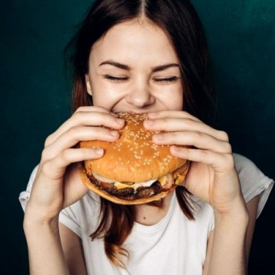 Το μυστικό είναι στο μάσημα: Φάε την ίδια ποσότητα φαγητού, λάβε λιγότερες θερμίδες