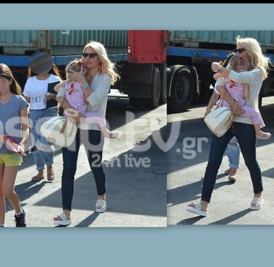 Μενεγάκη: Με τη Μαρίνα αγκαλιά και τις δυο μεγαλύτερες κόρες της στο λιμάνι της Ραφήνας