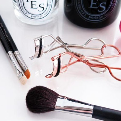 Τα “έξυπνα” εργαλεία μακιγιάζ που κάνουν πιο εύκολη τη ζωή σου