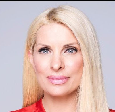 Η Ελένη Μενεγάκη φωτογραφίζεται για τη νέα τηλεοπτική σεζόν