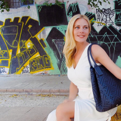 Η Ζέτα Μακρυπούλια, το μωρό και οι άντρες της ζωής της