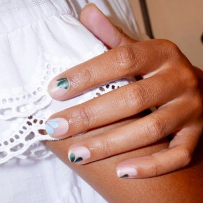 Τα πιο διακριτικά nail arts της σεζόν για το επόμενο μανικιούρ σου